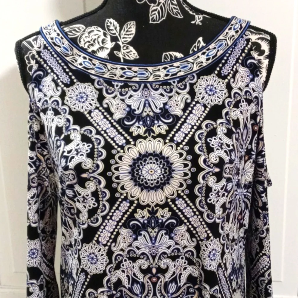 🖤White House Black Market🖤 - Black/Gray/Blue Paisley Cold Shoulder Tunic Top